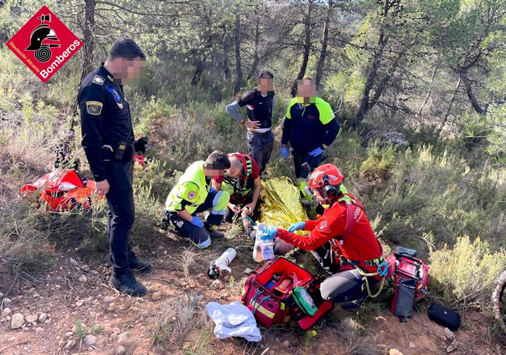 Rescaten en helicòpter a un ciclista ferit greu a Banyeres