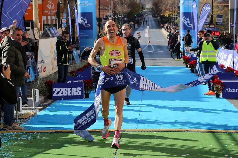 Luis Félix Martínez, ganador de la XII Mitja Marató Unión Alcoyana Seguros