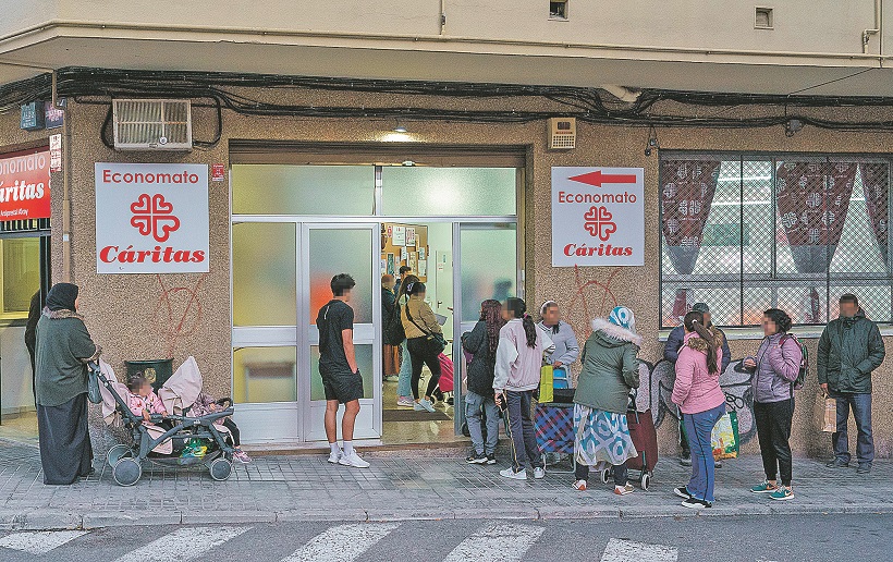 Càritas i Creu Roja alimenten a 450 famílies alcoianes en aquestes festes