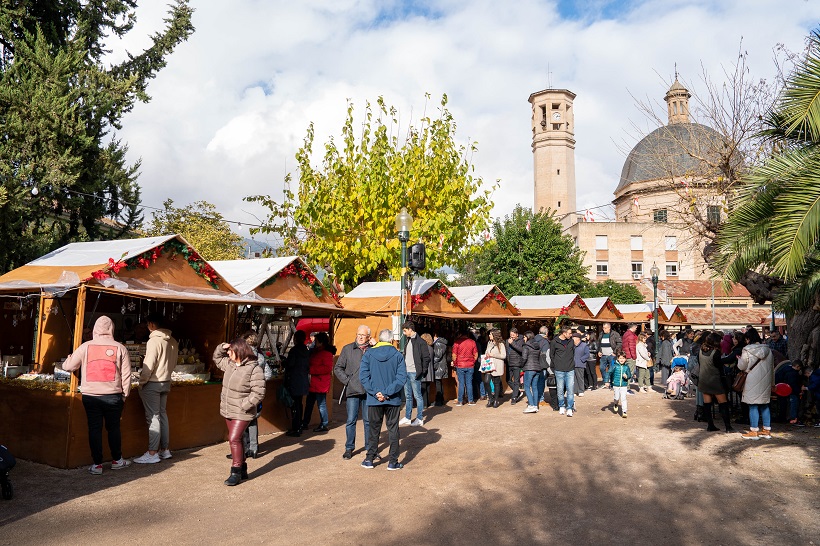 Artesanía, dulces y ambiente navideño en el Mercat de Nadal