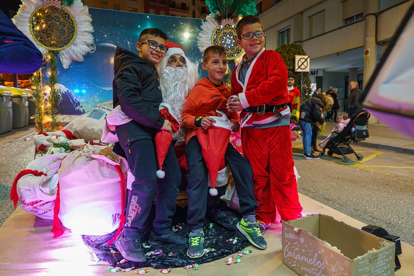 La Zona Alta recibe con cariño a Papa Noel