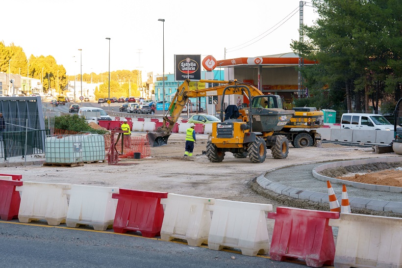 Obrin al trànsit un carril de la rotonda nord