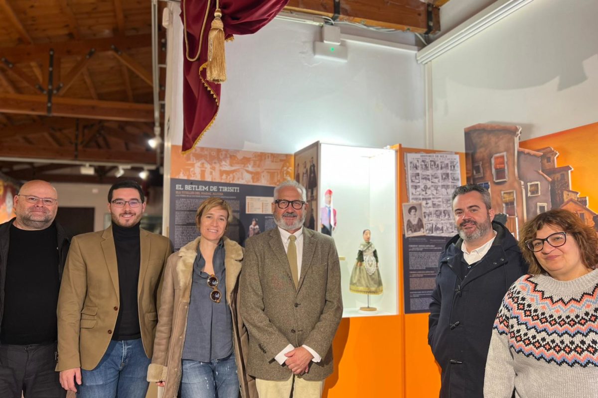 Visita institucional a l'exposició de Tirisiti al MITA