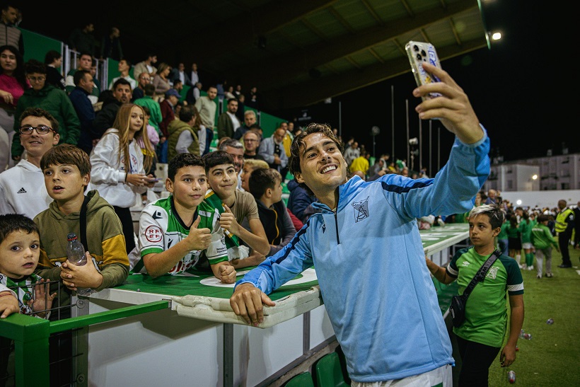 Kike Carrasco fitxa per l'Alcoyano i Pablo Carbonell marxa a l'At. Sanluqueño