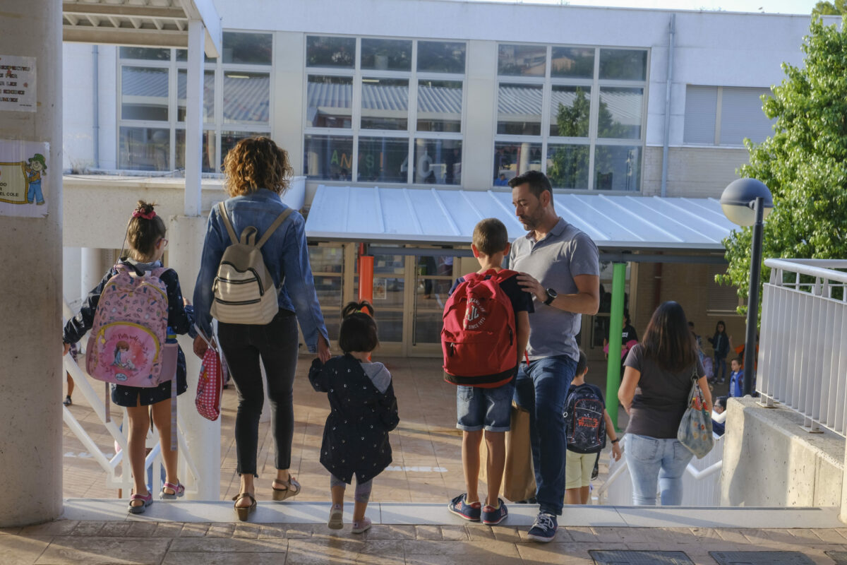 Más de 16.000 maestros se inscriben a las oposiciones de Infantil y Primaria de 2024 en la Comunitat