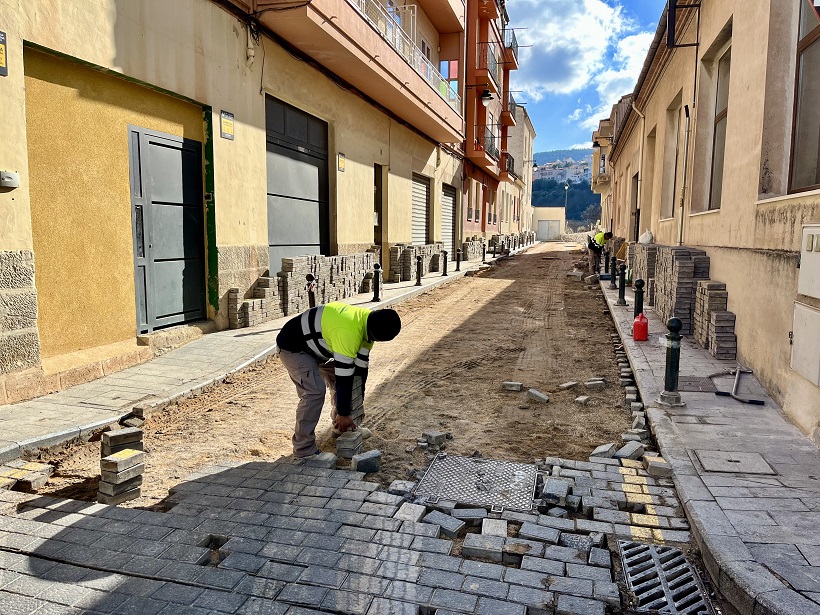 Obres per a facilitar l'accés al nou pàrquing de La Riba