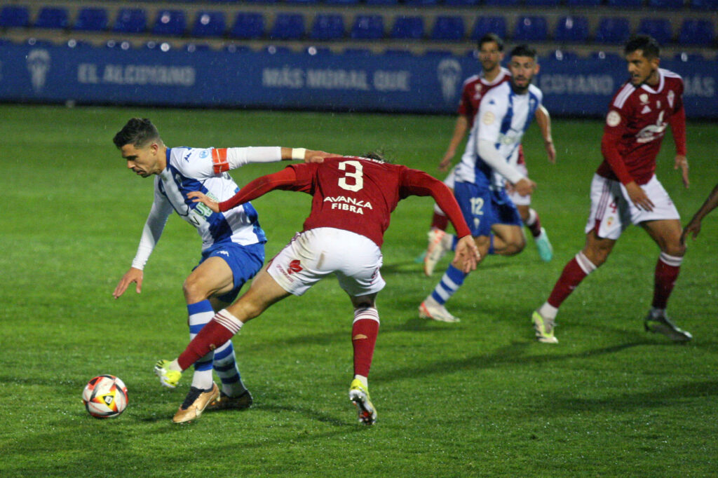 El Alcoyano, contra la historia y un rival en alza