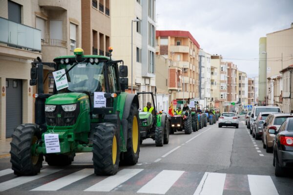 Más de treinta tractores salieron a la calle de Planes a Muro