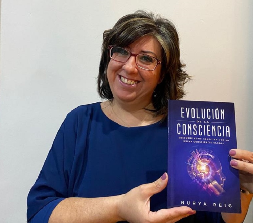 Una autora alcoyana coloca su libro como best seller en Amazon