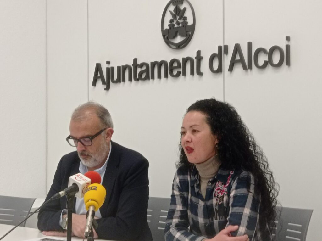 La Casa de Andalucía acoge una conferencia sobre Moros y Cristianos