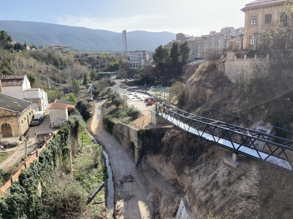 En marcha la instalación de la pasarela de Cervantes