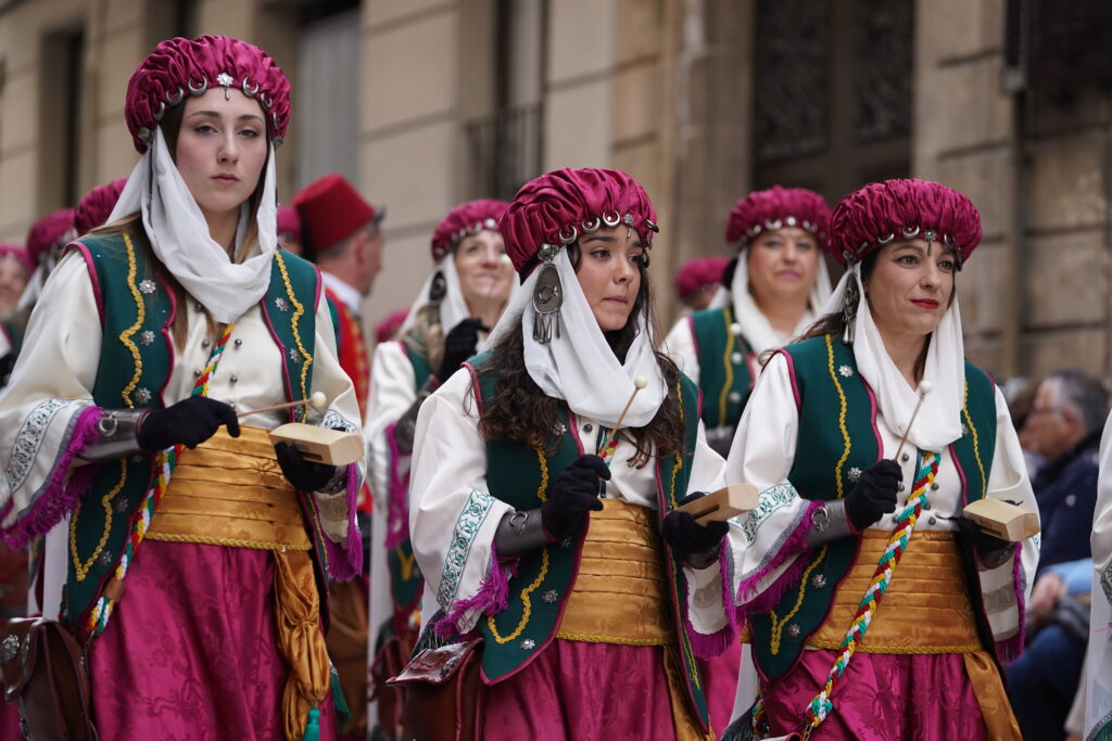 Trabajan en implantar el traje único ya estas Fiestas en las filaes que lo decidan