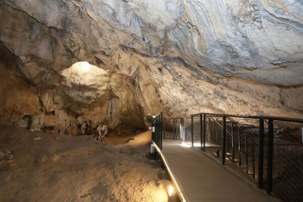 El jaciment de la Cova de l’Or reprén les visites aquest cap de setmana