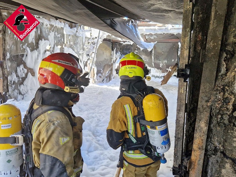 Arde una nave de reciclado de plásticos en Alcoy