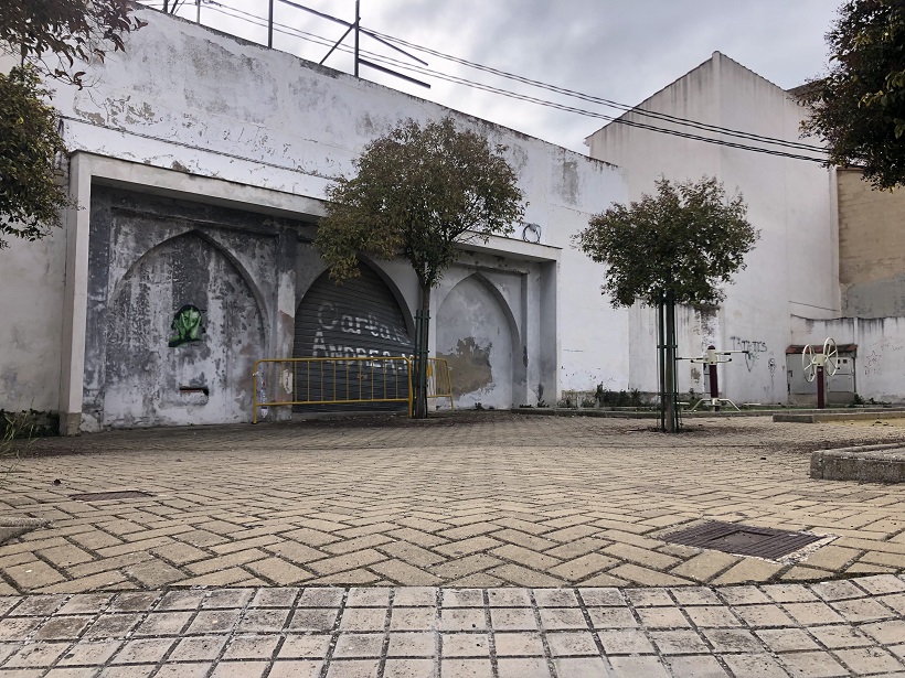 Inici imminent de l'enderrocament de l'antic cinema de Batoi