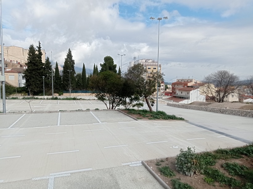 Consideran que el parking de la Riba fomenta el uso del coche