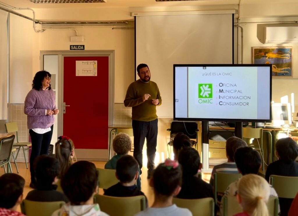 En marcha los talleres formativos de la OMIC en los centros educativos de Alcoy