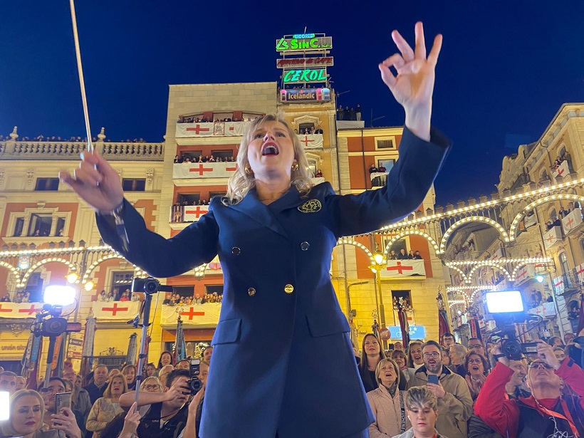 Una emocionada Blanca Carbonell dirige los sentimientos de la Festa