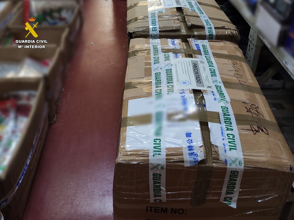 La Guardia Civil retira del mercado más de 43.000 juguetes de contrabando