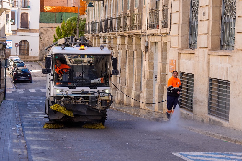 Intensifiquen la neteja després de les festes de Moros i Cristians