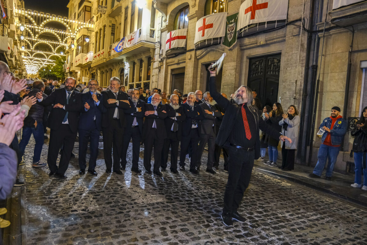 La filà Navarros obri foc amb les Entradetes aquest dimecres