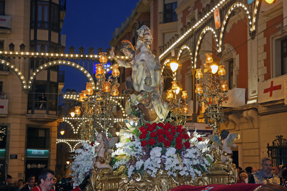 La procesión General, brillante cierre a la jornada del patrón