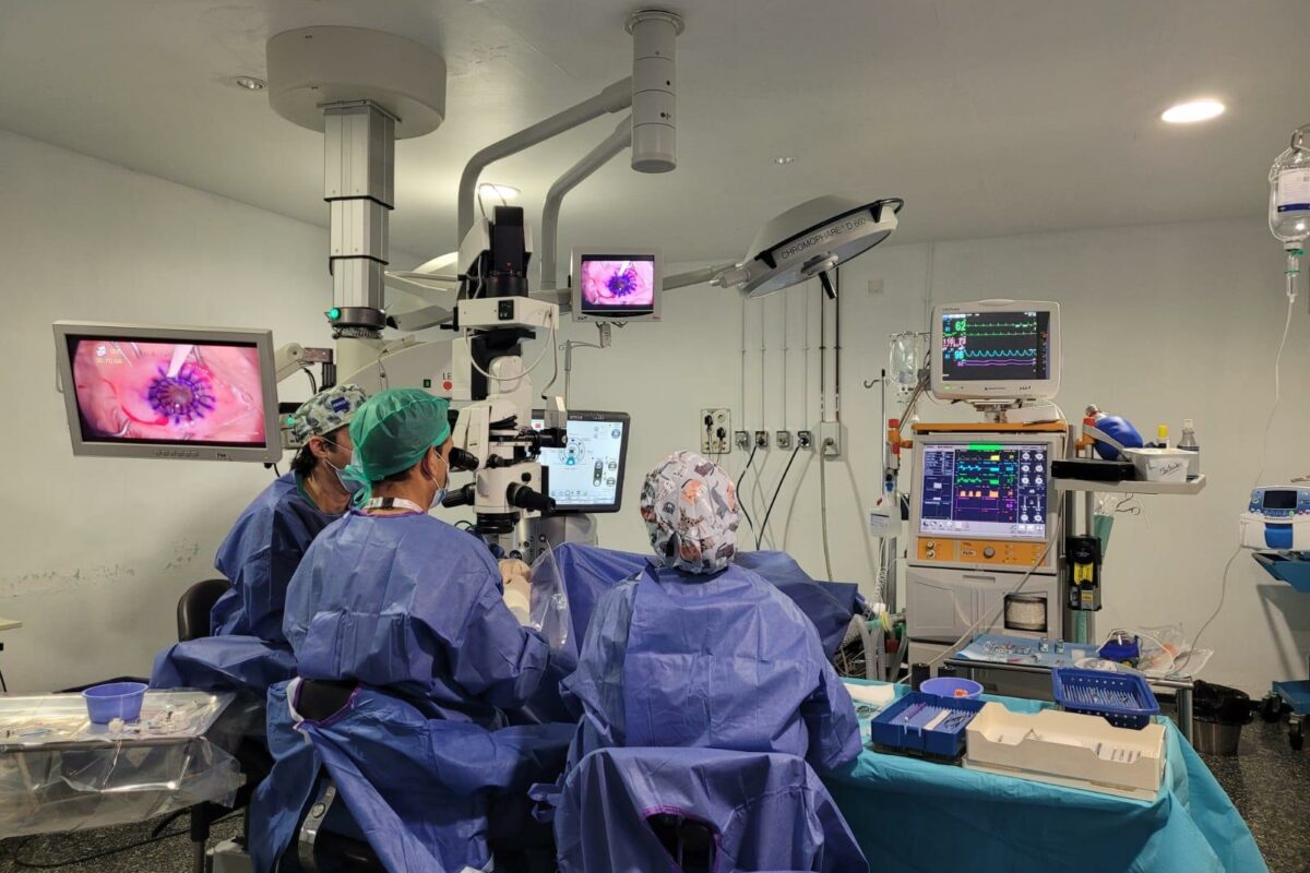 L'Hospital d'Alcoi realitza amb èxit la primera intervenció de trasplantament de còrnia