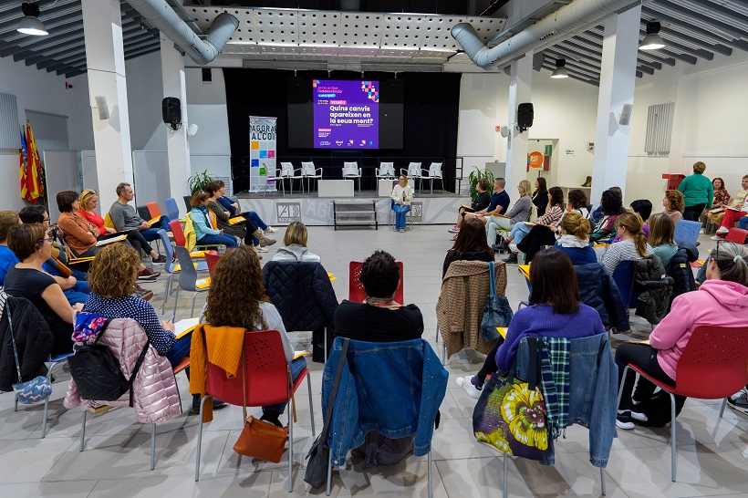 Plantegen noves sessions de la 'Escola de famílies' per a final d'any davant la bona resposta