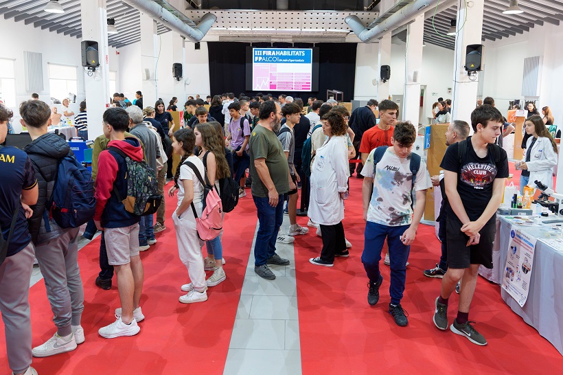 Ocho centros y hasta 59 ciclos participan en la feria de la FP