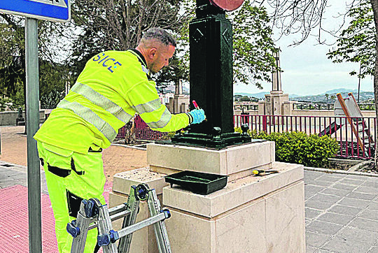 Cambio de luminarias y pintado de farolas en toda la ciudad