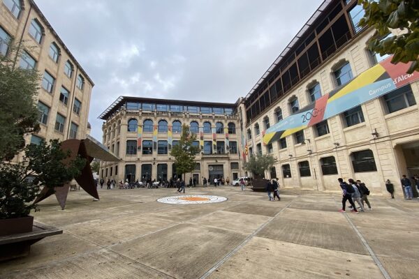 Universidades destina este curso 850.000 euros en ayudas a las becas Erasmus que benefician a 419 estudiantes