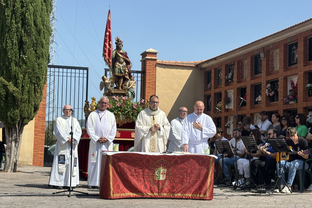 San Hipólito Mártir se reencuentra con los contestanos difuntos