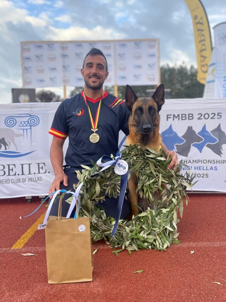 El respeto, secreto del oro mundial en obediencia canina