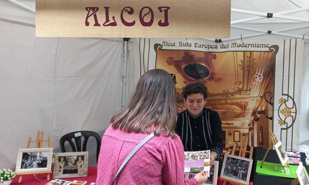Alcoy refuerza su presencia en el mercado catalán con su participación en la 19ª Feria Modernista de Barcelona