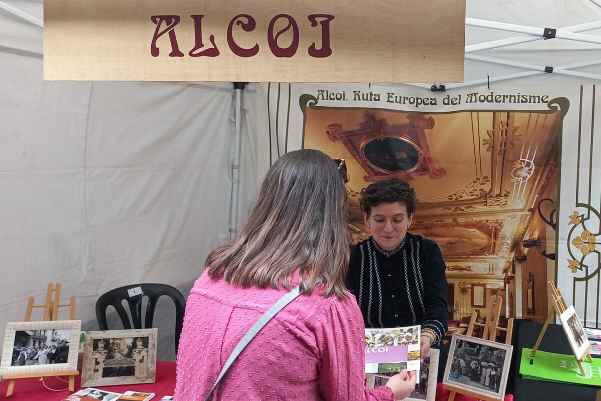 Alcoy refuerza su presencia en el mercado catalán con su participación en la 19ª Feria Modernista de Barcelona