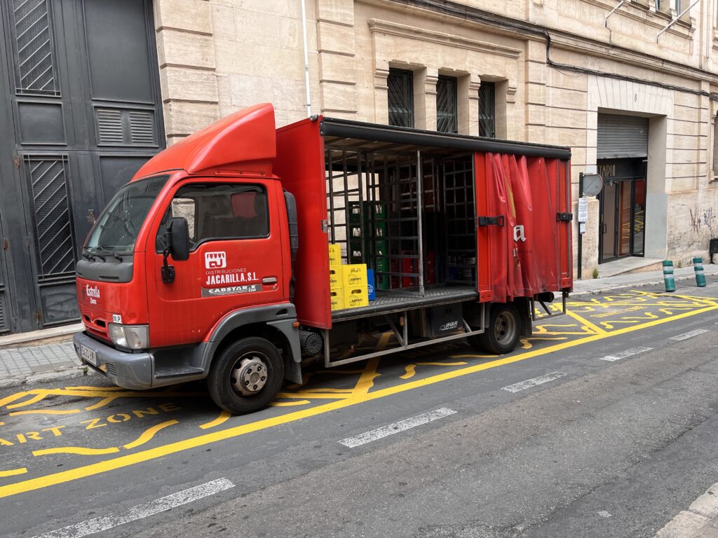 Habiliten una zona intel·ligent de càrrega i descàrrega en període de proves enfront de Rodes
