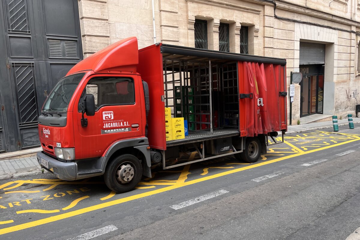 Habiliten una zona intel·ligent de càrrega i descàrrega en període de proves enfront de Rodes