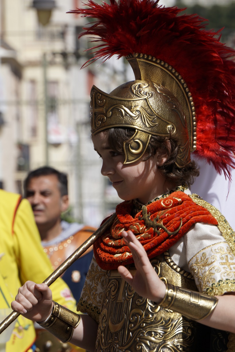 Sant Jordiet acapara todas las miradas en la procesión de la Reliquia