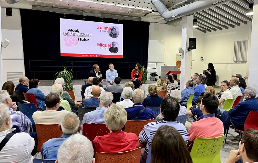 Manolo Gomicia presenta a la militància el seu projecte per a dirigir el PSOE local