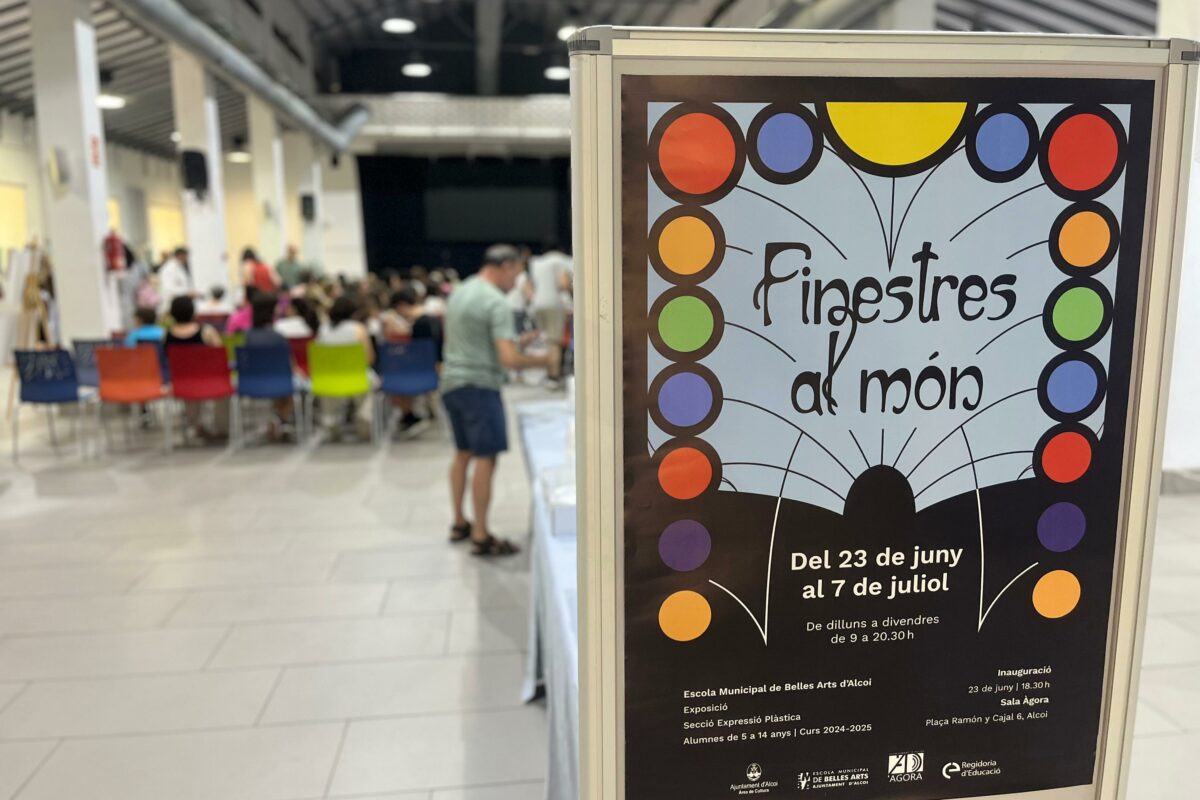 La secció infantil de l'Escola Municipal de Belles Arts exposa en l'Àgora