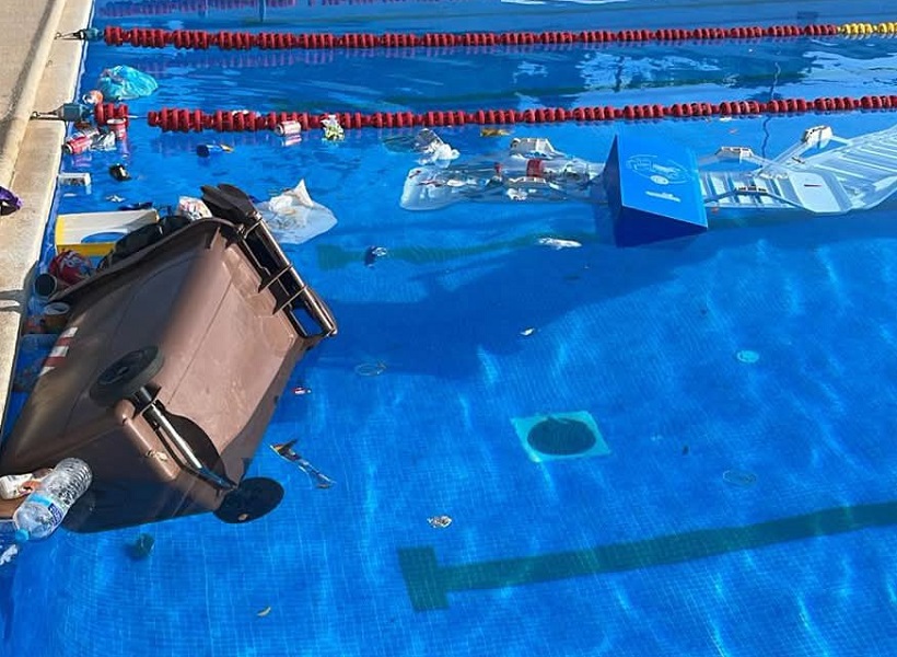 El vandalismo obliga a cerrar la piscina municipal de Banyeres
