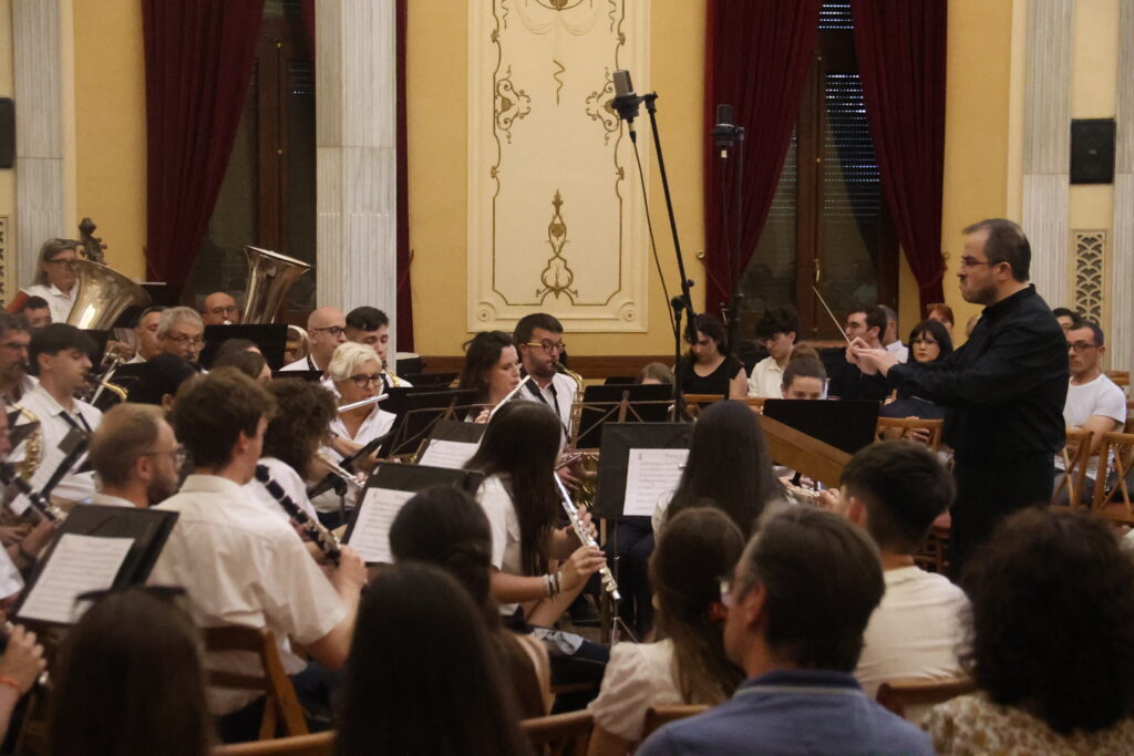 La Primitiva llena de homenajes y música el Círculo Industrial