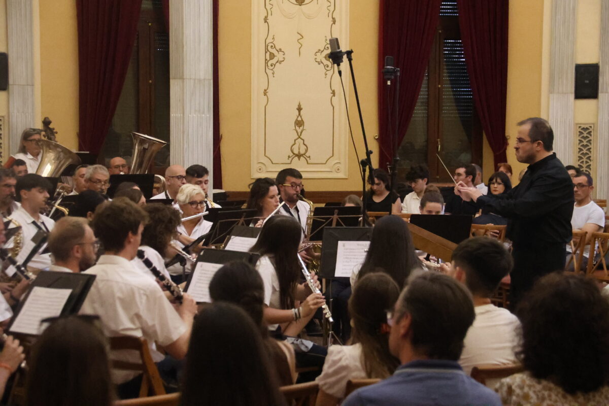 La Primitiva llena de homenajes y música el Círculo Industrial