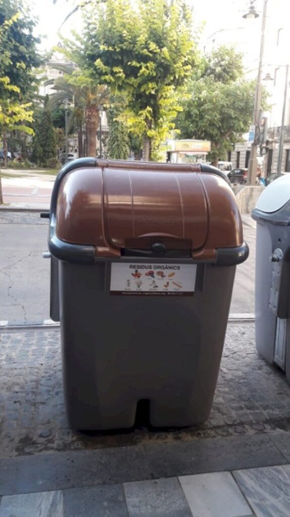 Alcoi comença a notificar les novetats en la taxa de residus