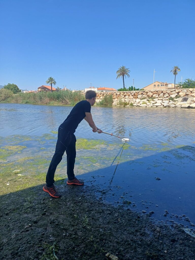 La UPV investiga contaminants en el riu Serpis