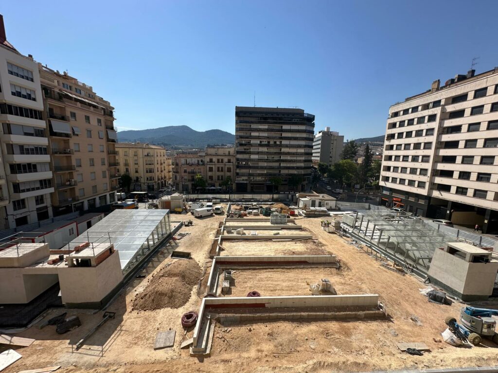 Finalitza parcialment l'obra de la Rosaleda i es posposa a setembre la part del jardí