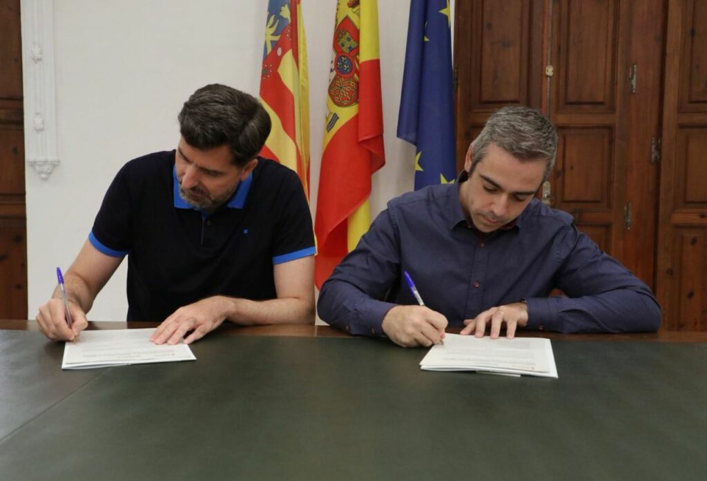Conveni per a impulsar la digitalització i la formació en el sector periodístic