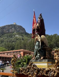 425 anys complint la tradició de festejar a Sant Hipòlit