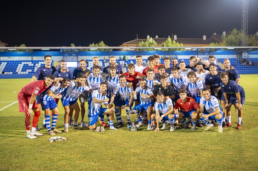 Los jugadores del Alcoyano firman esta tarde autógrafos en la Plaça de Dins