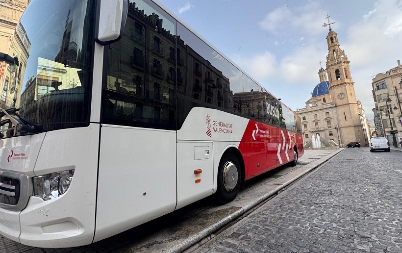Conselleria introduce cambios en ‘BusCo’ y Francés ve improvisación